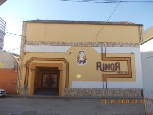 Fachada de la discoteca Ainoa de La Roda de Albacete en una imagen usada para ilustrar la expresión malos pasos.