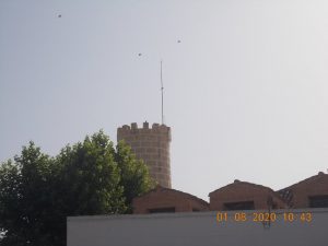 Torre Pozo del Agua del Paseo de Los Tristes de La Roda de Albacete en imagen usada para ilustrar la expresión castillos en el aire.