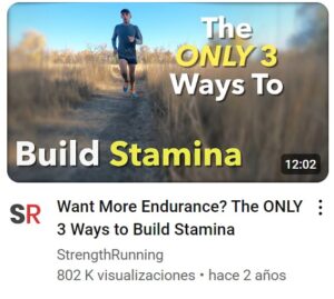 Corredor de fondo del canal de Youtube StrengthRunning en una imagen usada para ilustrar la expresión tirarse a la piscina.