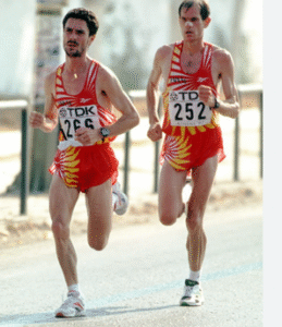 Los maratonianos Martín Fiz y Abel Antón en el Mundial de Atenas de 1997 en imagen usada para ilustrar la expresión así como así.