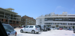 Edificio en construcción en Albacete en una imagen usada para ilustrar la expresión a marchas forzadas.