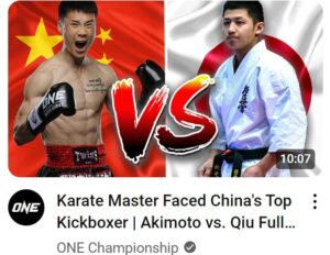 Maestro japonés de kárate y campeón chino de kickboxing en una imagen usada para ilustrar la expresión poner una vela a Dios y otra al diablo.