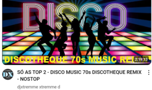 Sombras de cuerpos bailando en la pista coloreada de una discoteca, en una imagen usada para ilustrar la expresión a fondo perdido.