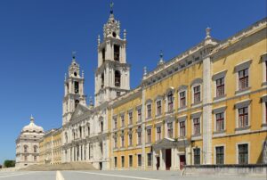 El palacio de Mafra de Lisboa en una imagen usada para ilustrar la expresión a tiro hecho.