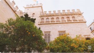 Patio de la Lonja de la Seda de Valencia en una imagen usada para ilustrar la expresión hacer tilín.