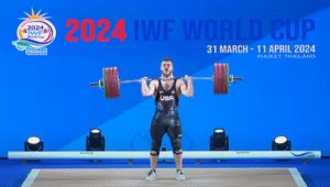 Halterófilo estadounidense en campeonato mundial en una imagen usada para ilustrar la expresión peso específico en el blog Expresiones del Español.